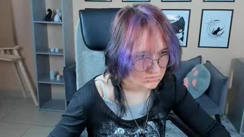 syllviareed online show from January 9, 10:19 am