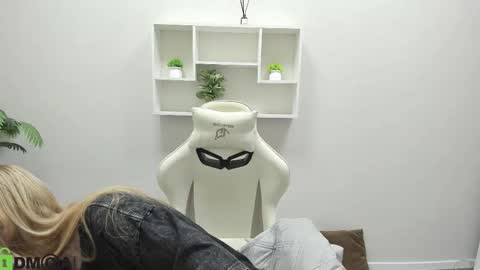 Sylvia online show from September 16, 9:39 am