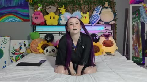 Jennah online show from April 5, 5:45 pm