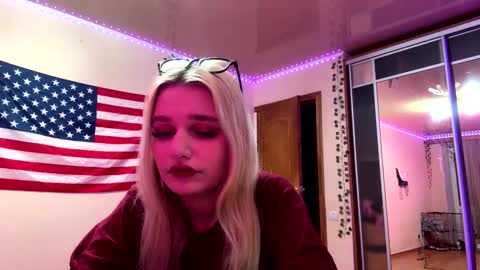 Mia online show from March 2, 5:19 pm