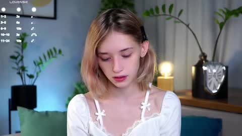 Mia online show from February 19, 1:40 am