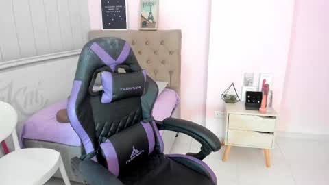 Tania  online show from December 5, 2:18 pm