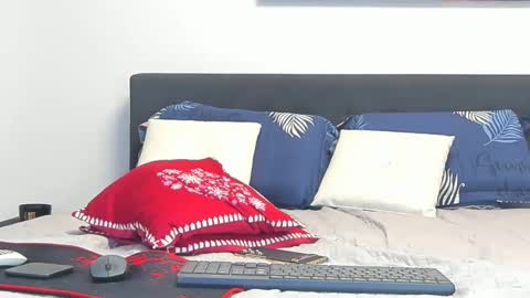 taniaforbs online show from December 3, 8:06 pm