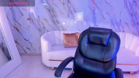 Tara Lawrence online show from February 11, 4:01 am