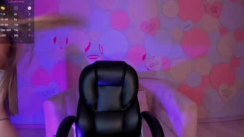 Tara Lawrence online show from December 27, 4:04 am