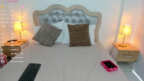 Tatiana Ayala online show from November 24, 8:00 pm