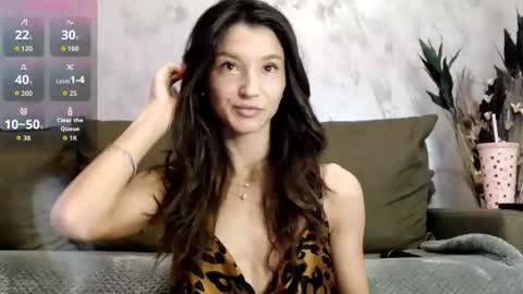 TayaKayan online show from October 28, 6:30 am