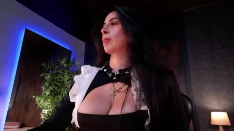 Taylor  Help me to get 100 thumbs up online show from April 18, 7:58 pm