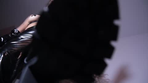 Taylor online show from February 12, 2:33 pm