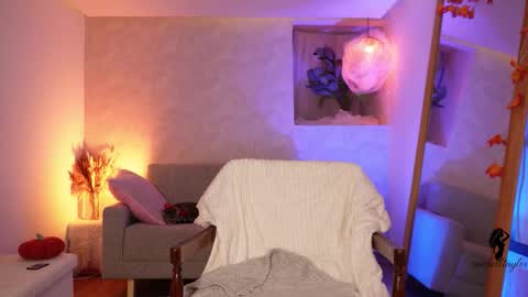 taylormichell online show from October 11, 10:45 pm