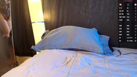 Taylor Tait online show from December 15, 3:42 pm