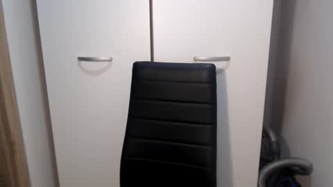 Teeyara  online show from November 16, 4:40 pm