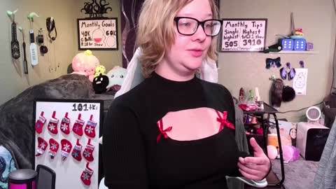 Pixie Pix or Pickle online show from December 20, 11:05 pm