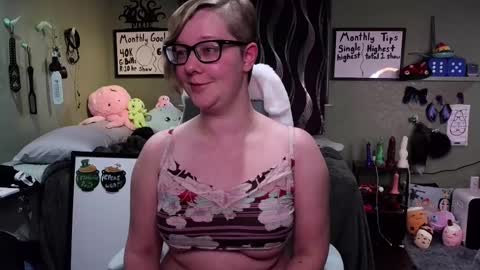 Pixie Pix or Pickle online show from March 5, 7:50 pm