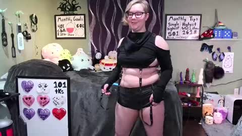 Pixie Pix or Pickle online show from February 28, 11:23 pm