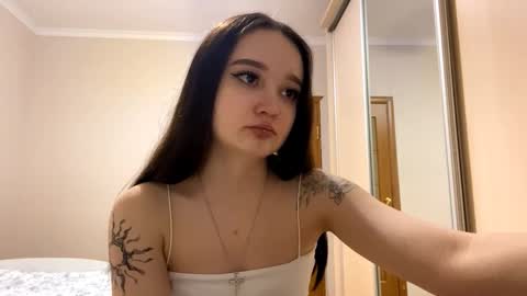 Yumi online show from February 14, 5:15 pm