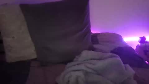 the crazy travellers online show from December 3, 8:06 am