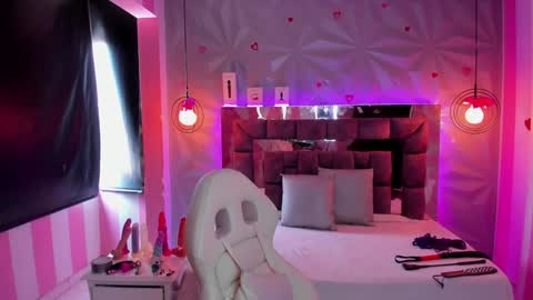 i am Cat  online show from February 6, 6:46 pm