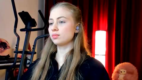 Ally    STREAMING ON TWITCH NOW Check my Twitter for updates online show from October 1, 1:54 am