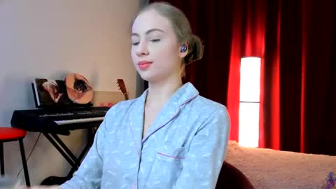 Ally    STREAMING ON TWITCH NOW Check my Twitter for updates online show from March 7, 10:21 pm