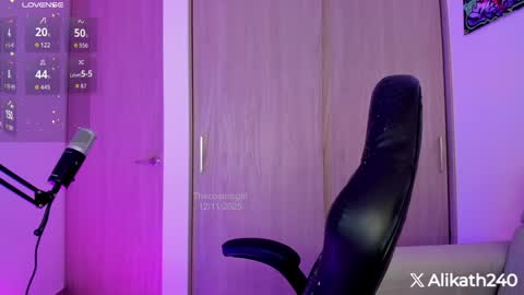 Alicia Alikath  online show from November 12, 12:25 pm