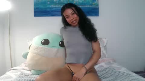 Pizzababe22 online show from February 22, 5:02 am