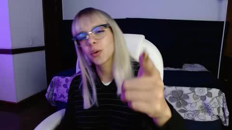 Peyton online show from February 3, 3:04 am