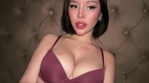 Elle  dont forget to folloW me and thumbs up online show from March 10, 9:24 am