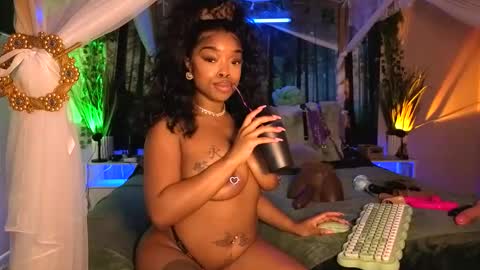 thelovelybrown online show from December 19, 7:39 pm