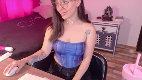 Amy online show from November 15, 5:25 pm