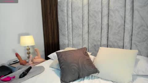 Tiff3 online show from November 7, 9:42 pm