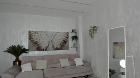 Tiffany Houston online show from February 18, 6:56 am