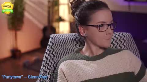 tiffanyriox online show from October 14, 11:40 pm