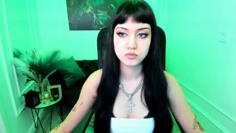 tiffanyyoun online show from March 8, 11:14 am