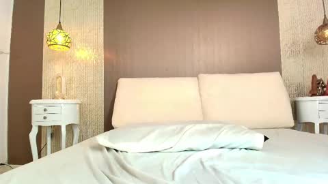 T I F F A N Y online show from November 21, 9:17 pm