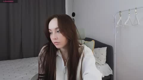 Mia online show from March 17, 3:38 pm