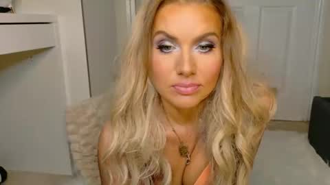 tinkerbell822 online show from April 12, 7:55 am