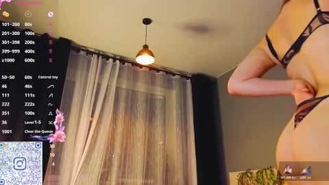 Molly online show from December 5, 6:42 pm