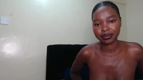 tiny_spoiler online show from December 8, 1:13 am