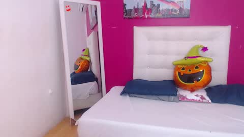 tiny_whore18 online show from November 15, 10:16 am