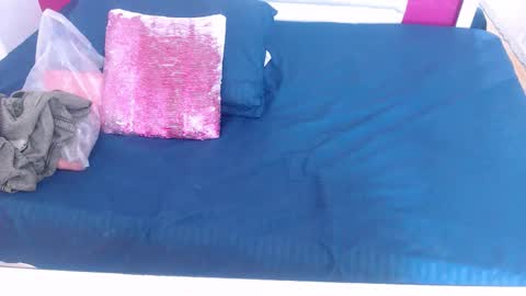 tiny_whore18 online show from December 2, 6:43 pm