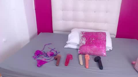 tiny_whore18 online show from October 6, 3:18 pm