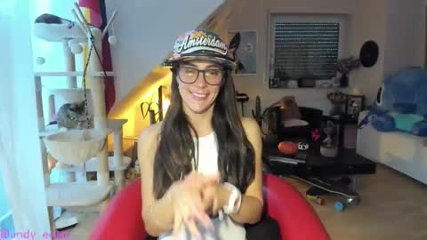 Tiny online show from October 9, 5:44 am