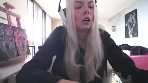 stage Kylie Sinner  brand CLITBAIT online show from October 12, 8:22 pm