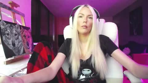 stage Kylie Sinner  brand CLITBAIT online show from October 24, 10:39 pm