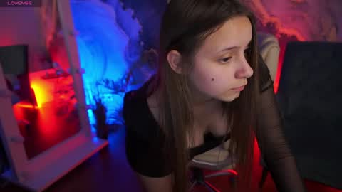 tinynataliee online show from May 16, 12:02 am