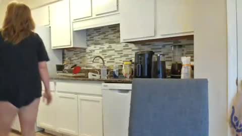 tinywithtiddies online show from November 28, 4:43 pm