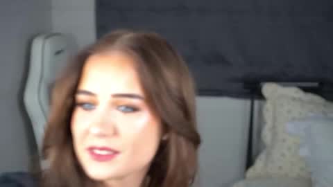 Lili online show from October 7, 8:35 pm