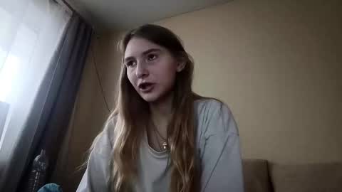 Hi Im Carry 18 years old online show from November 6, 7:03 am