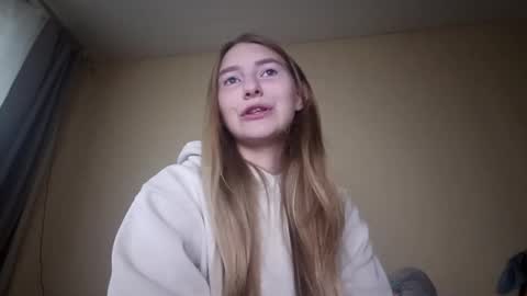 Hi Im Carry 18 years old online show from November 4, 6:29 am